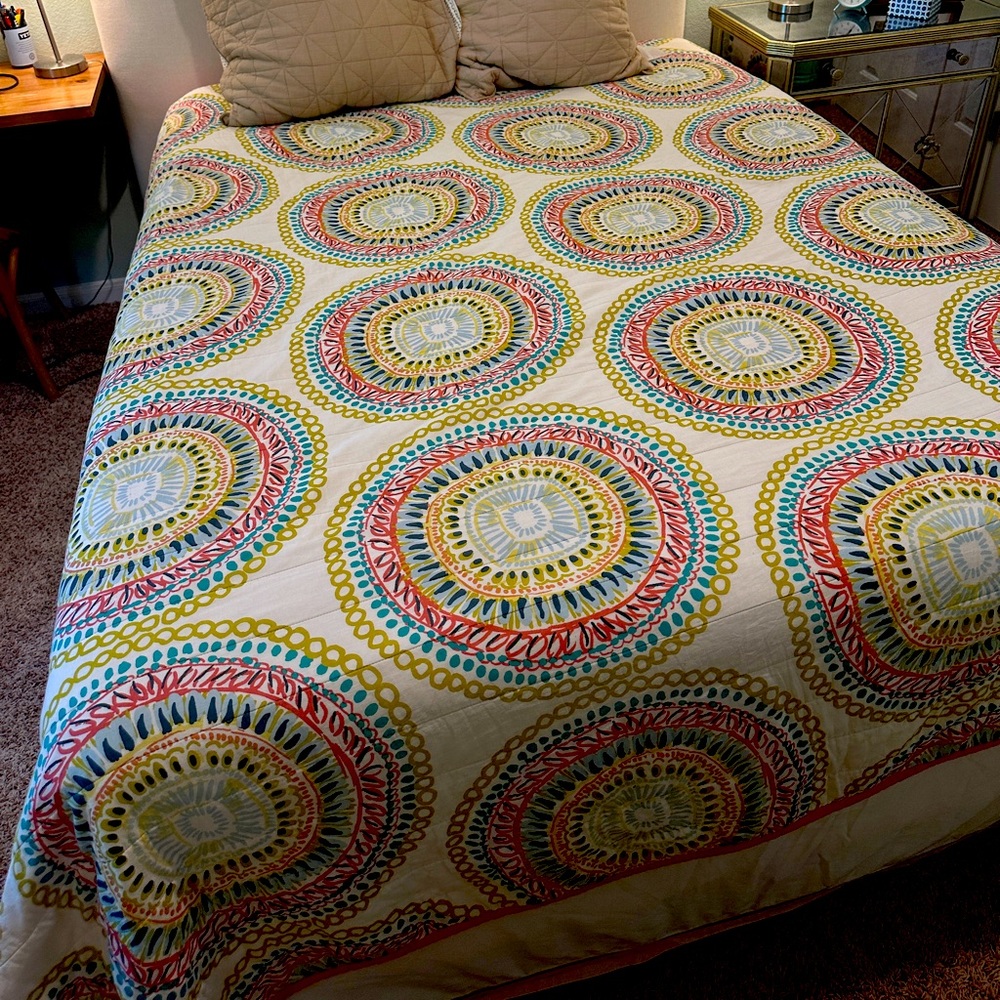 Full/Queen Coverlet & Coral Pillow Shams
